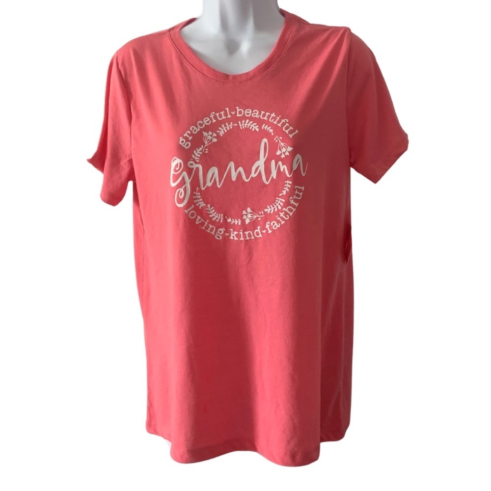 Pink Size M Mother’s Day short sleeved inspirational tee that says “Grandma.